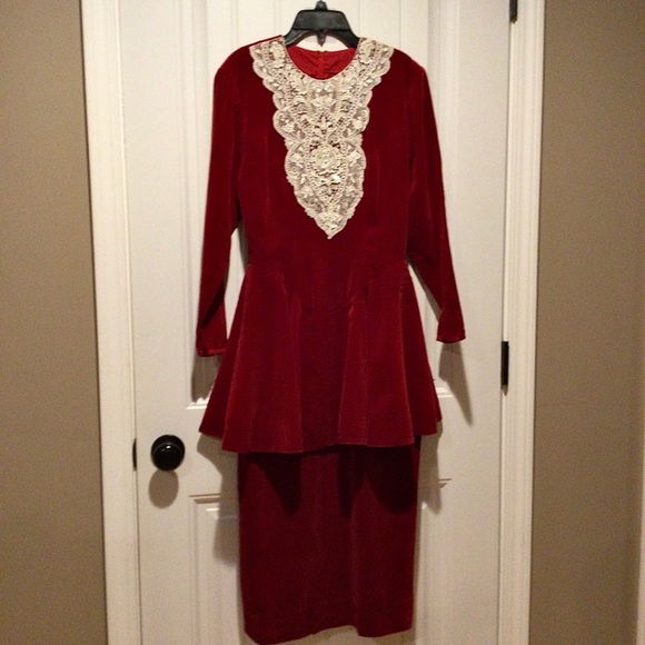 Gorgeous!!! Vintage Royal Red Velvet Dress W Sm - Picture 8 of 9